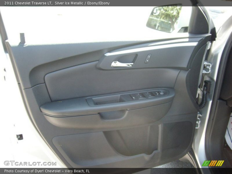 Silver Ice Metallic / Ebony/Ebony 2011 Chevrolet Traverse LT