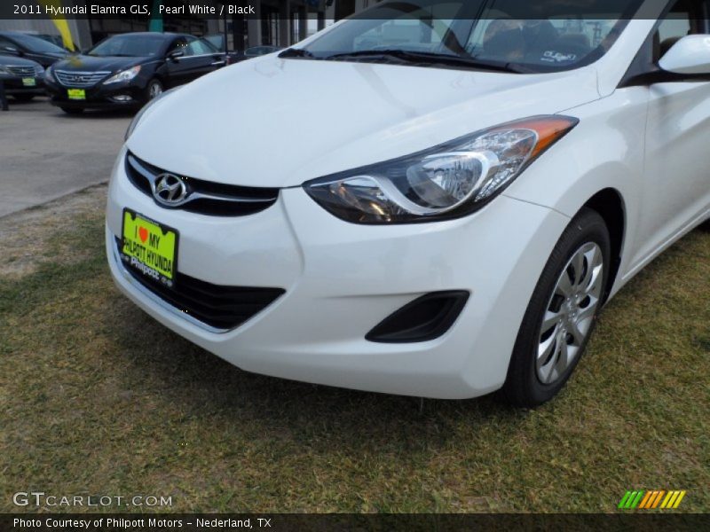 Pearl White / Black 2011 Hyundai Elantra GLS