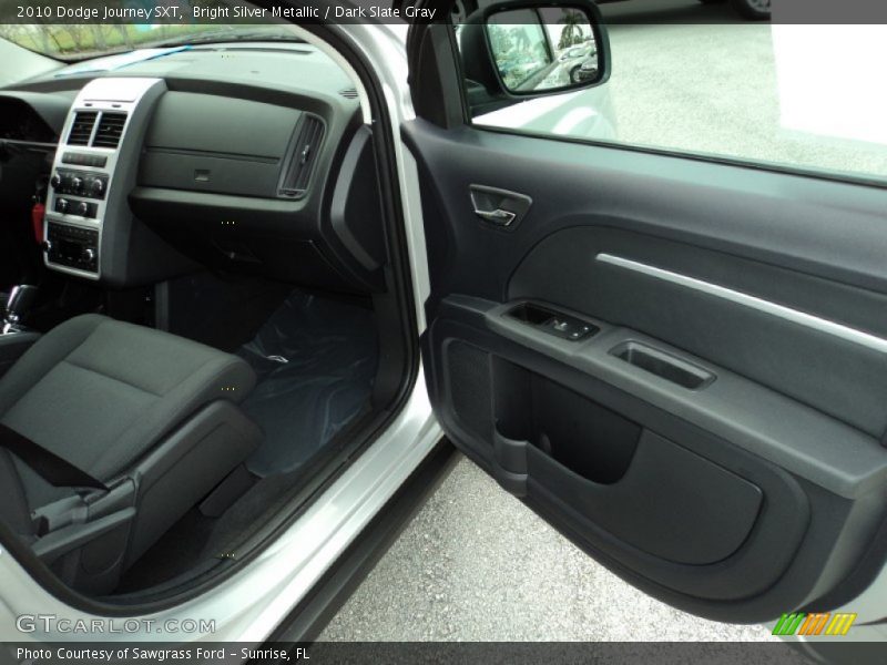 Bright Silver Metallic / Dark Slate Gray 2010 Dodge Journey SXT