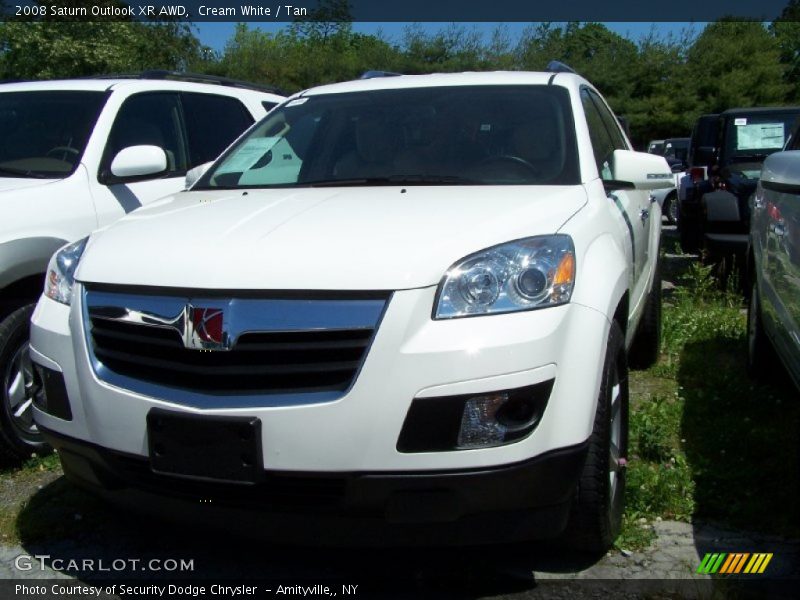 Cream White / Tan 2008 Saturn Outlook XR AWD