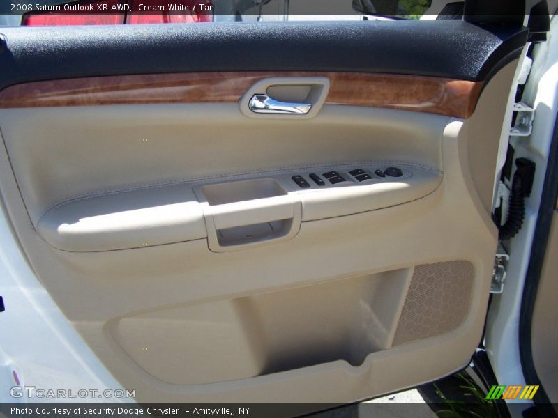 Cream White / Tan 2008 Saturn Outlook XR AWD