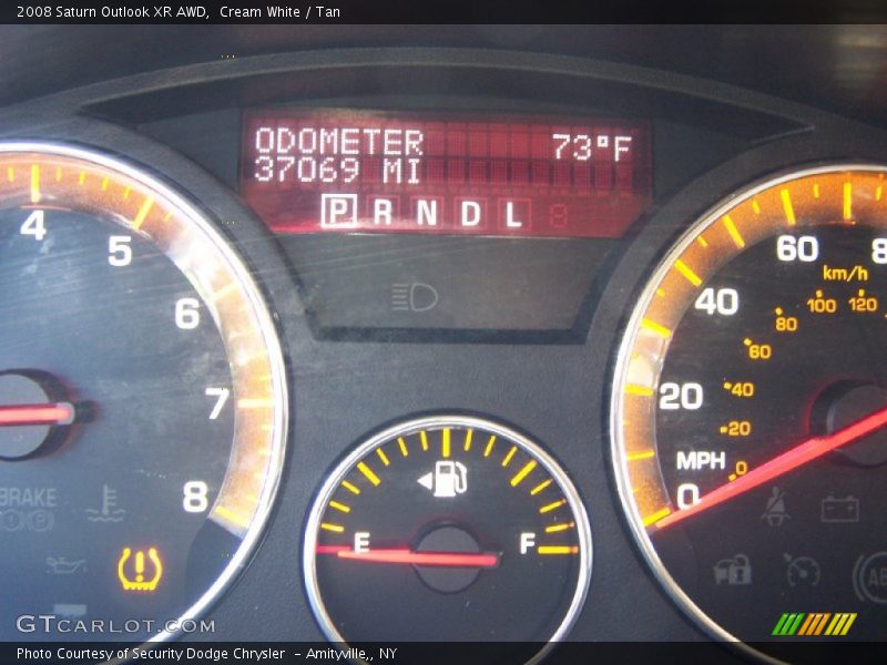 Cream White / Tan 2008 Saturn Outlook XR AWD