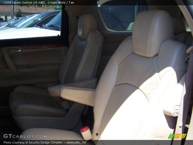 Cream White / Tan 2008 Saturn Outlook XR AWD