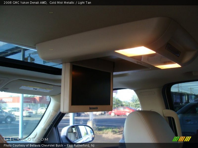 Gold Mist Metallic / Light Tan 2008 GMC Yukon Denali AWD