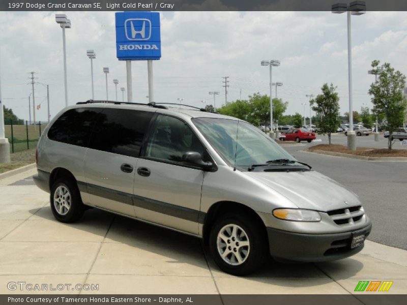 Light Gold Pearl / Gray 1997 Dodge Grand Caravan SE