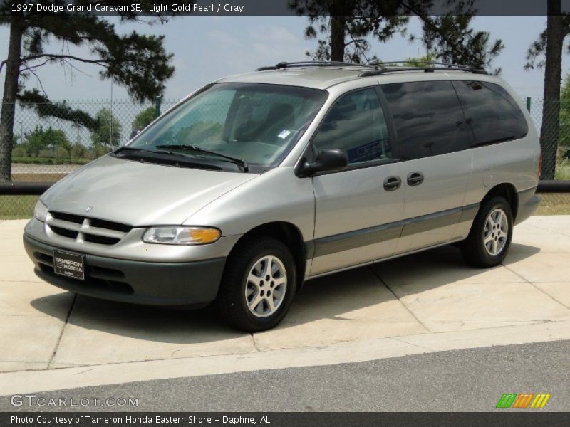 Front 3/4 View of 1997 Grand Caravan SE