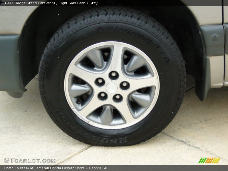 Light Gold Pearl / Gray 1997 Dodge Grand Caravan SE