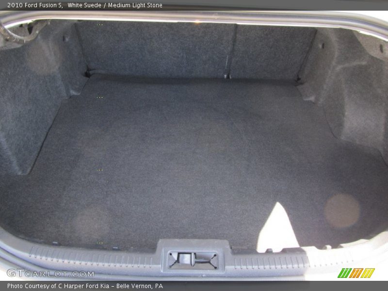  2010 Fusion S Trunk