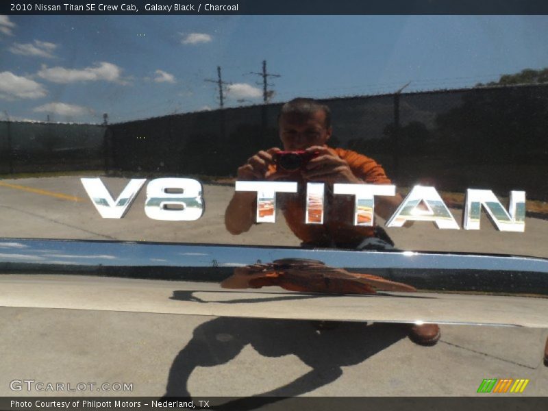 Galaxy Black / Charcoal 2010 Nissan Titan SE Crew Cab