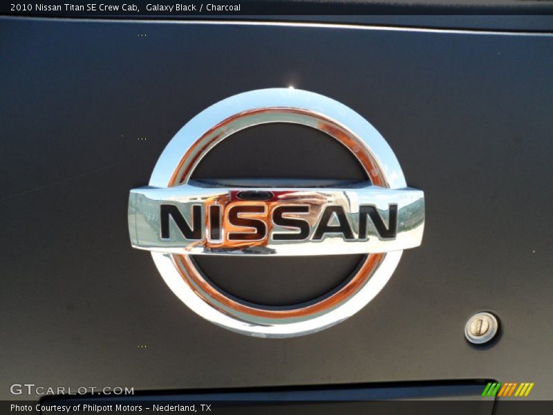 Galaxy Black / Charcoal 2010 Nissan Titan SE Crew Cab