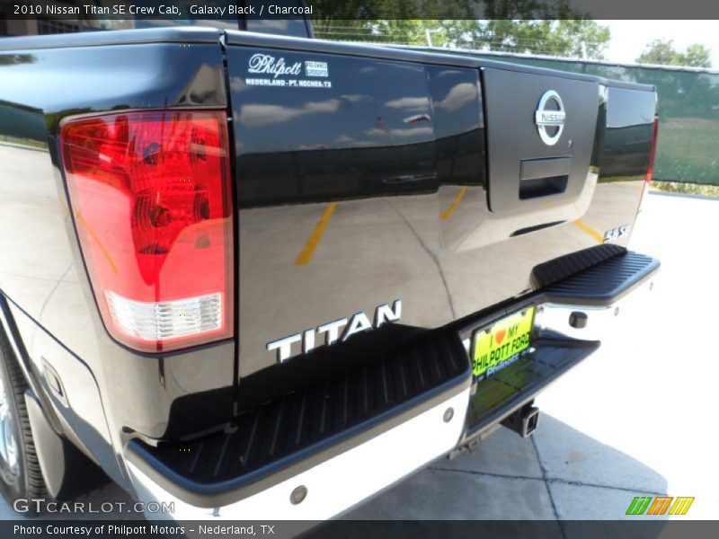 Galaxy Black / Charcoal 2010 Nissan Titan SE Crew Cab