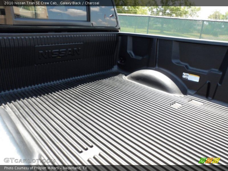 Galaxy Black / Charcoal 2010 Nissan Titan SE Crew Cab