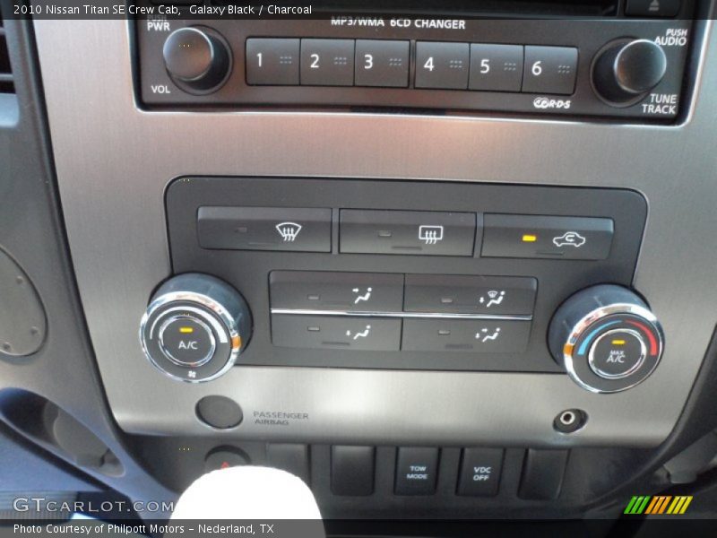 Galaxy Black / Charcoal 2010 Nissan Titan SE Crew Cab
