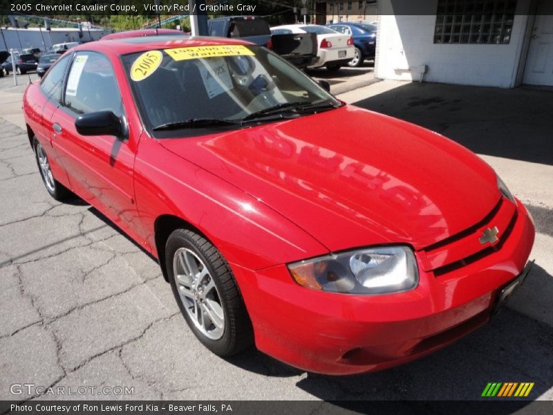 Victory Red / Graphite Gray 2005 Chevrolet Cavalier Coupe