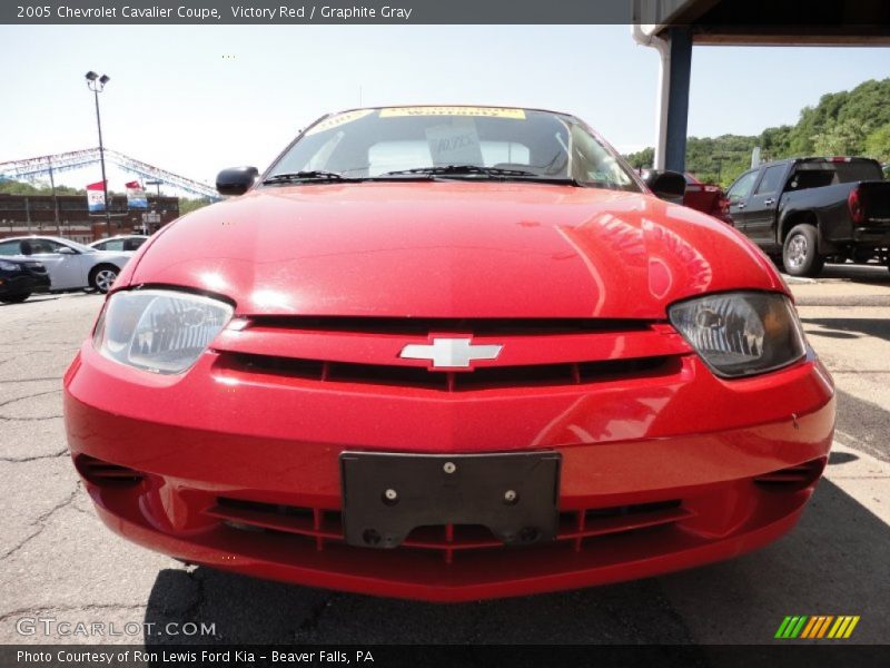 Victory Red / Graphite Gray 2005 Chevrolet Cavalier Coupe
