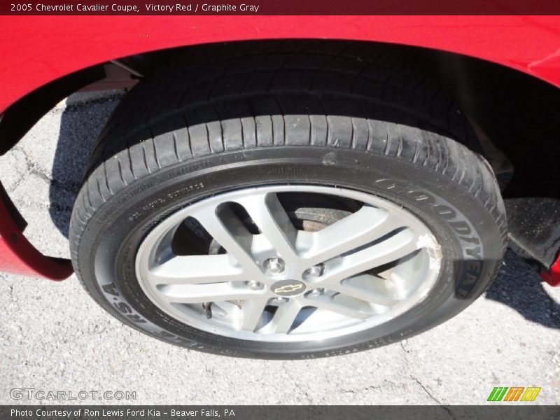 Victory Red / Graphite Gray 2005 Chevrolet Cavalier Coupe
