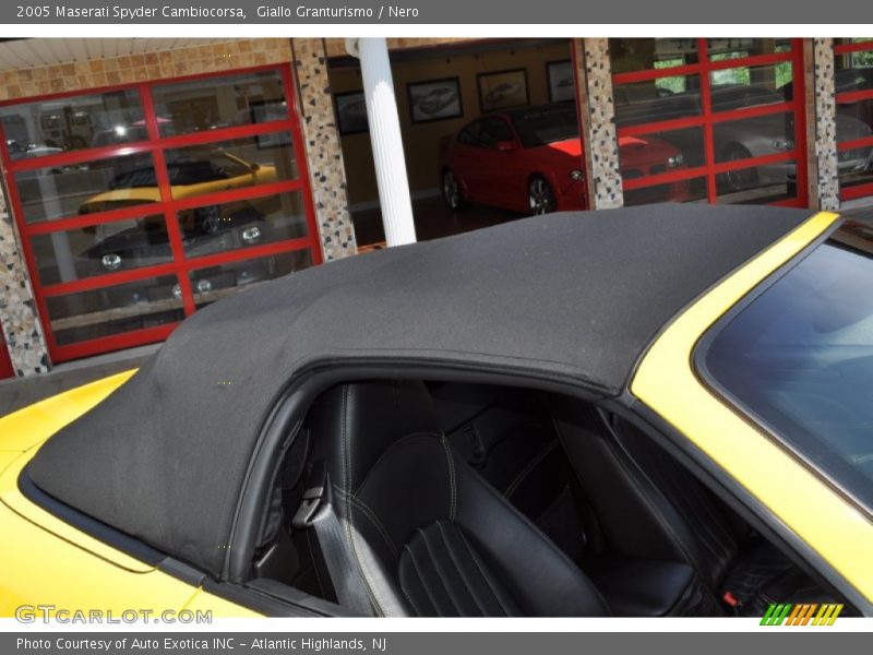 Giallo Granturismo / Nero 2005 Maserati Spyder Cambiocorsa