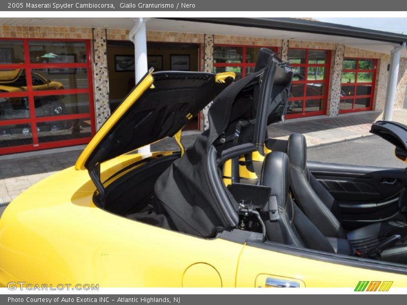 Giallo Granturismo / Nero 2005 Maserati Spyder Cambiocorsa