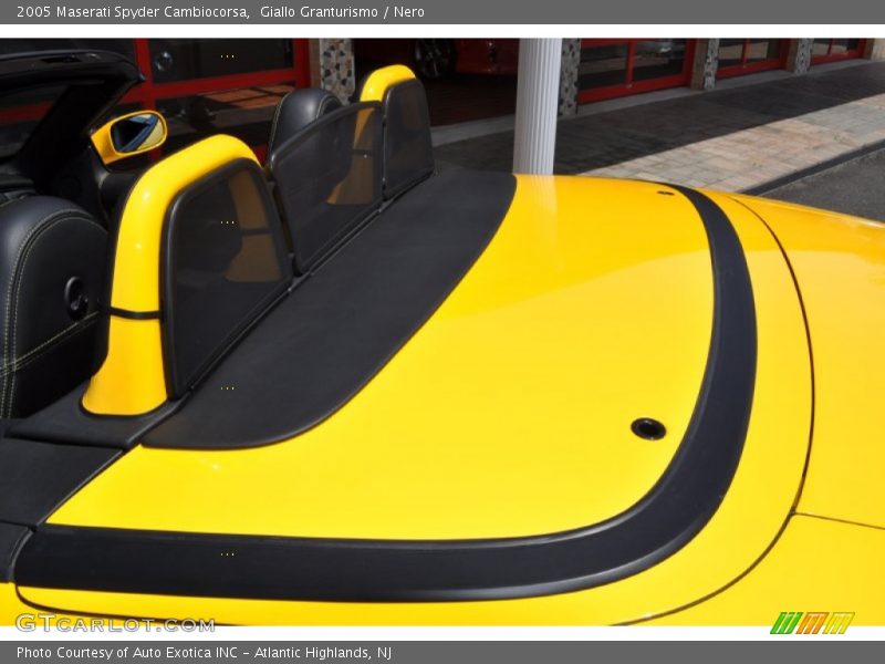 Giallo Granturismo / Nero 2005 Maserati Spyder Cambiocorsa
