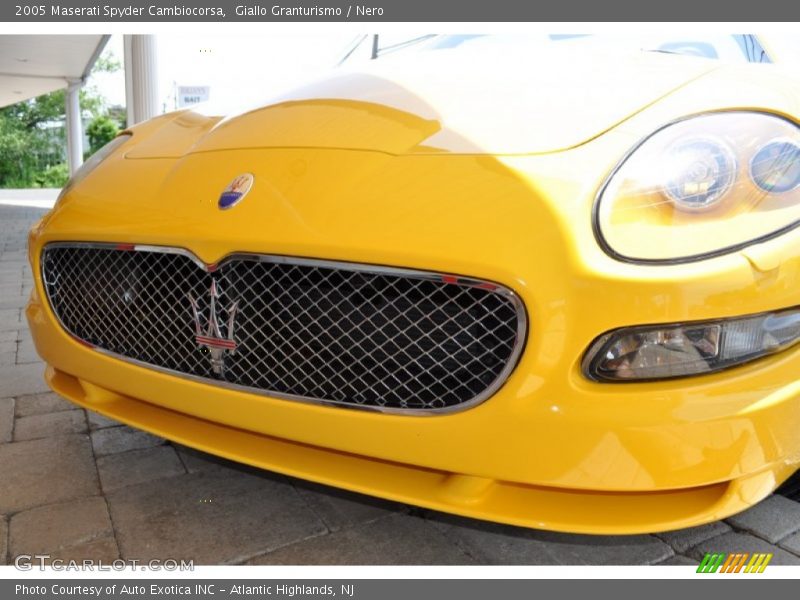 Giallo Granturismo / Nero 2005 Maserati Spyder Cambiocorsa