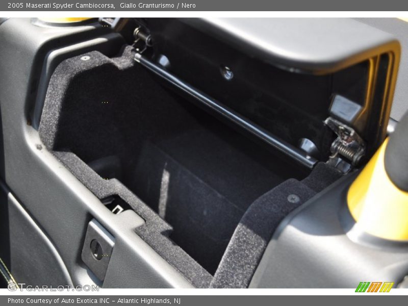 Giallo Granturismo / Nero 2005 Maserati Spyder Cambiocorsa