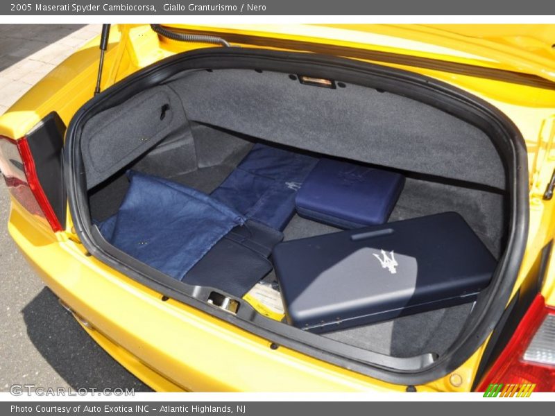 Giallo Granturismo / Nero 2005 Maserati Spyder Cambiocorsa