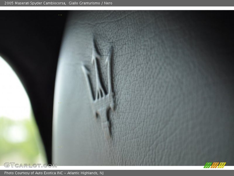 Giallo Granturismo / Nero 2005 Maserati Spyder Cambiocorsa