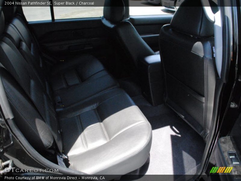 Super Black / Charcoal 2004 Nissan Pathfinder SE