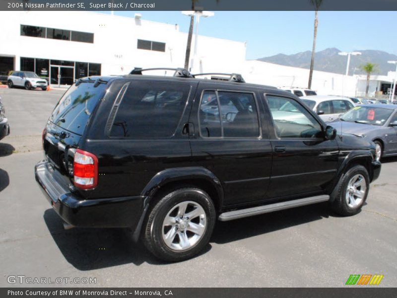Super Black / Charcoal 2004 Nissan Pathfinder SE