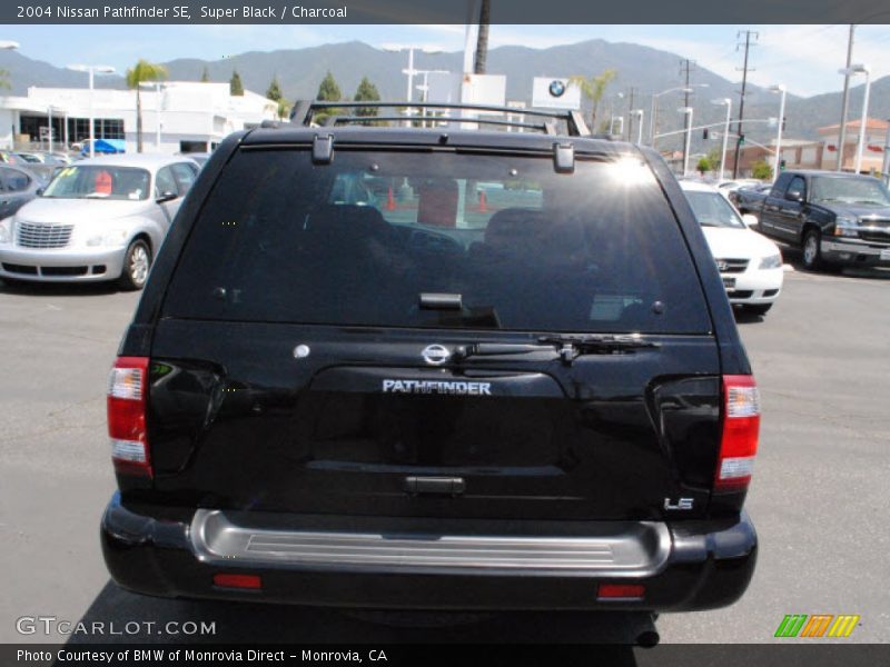 Super Black / Charcoal 2004 Nissan Pathfinder SE