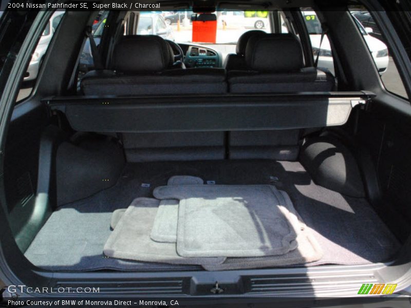 Super Black / Charcoal 2004 Nissan Pathfinder SE