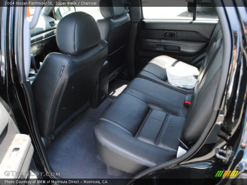 Super Black / Charcoal 2004 Nissan Pathfinder SE