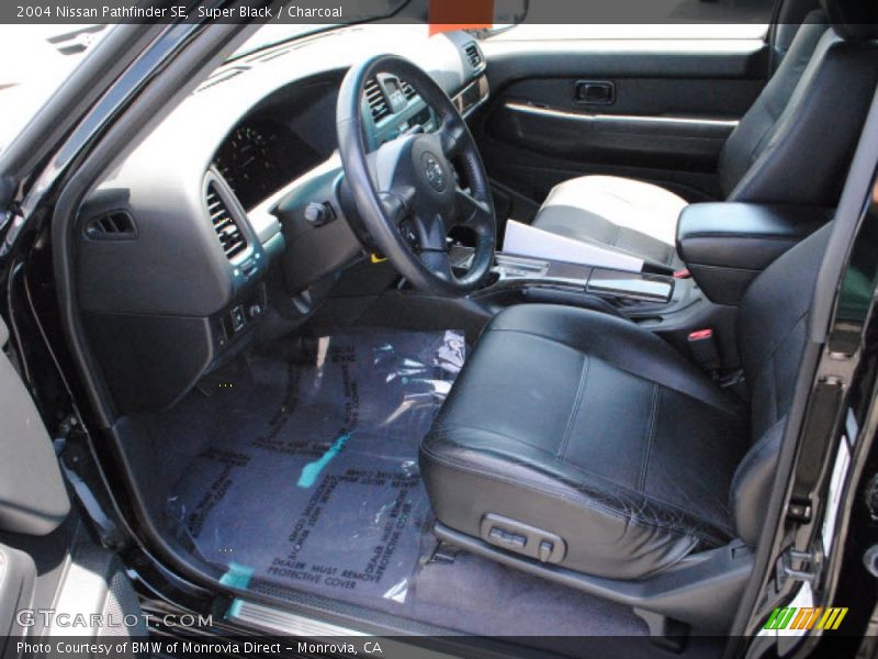 Super Black / Charcoal 2004 Nissan Pathfinder SE