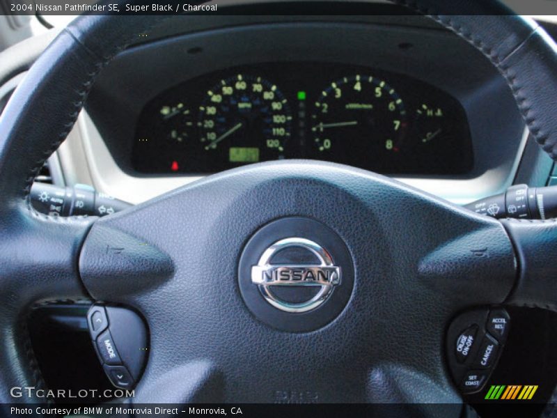 Super Black / Charcoal 2004 Nissan Pathfinder SE