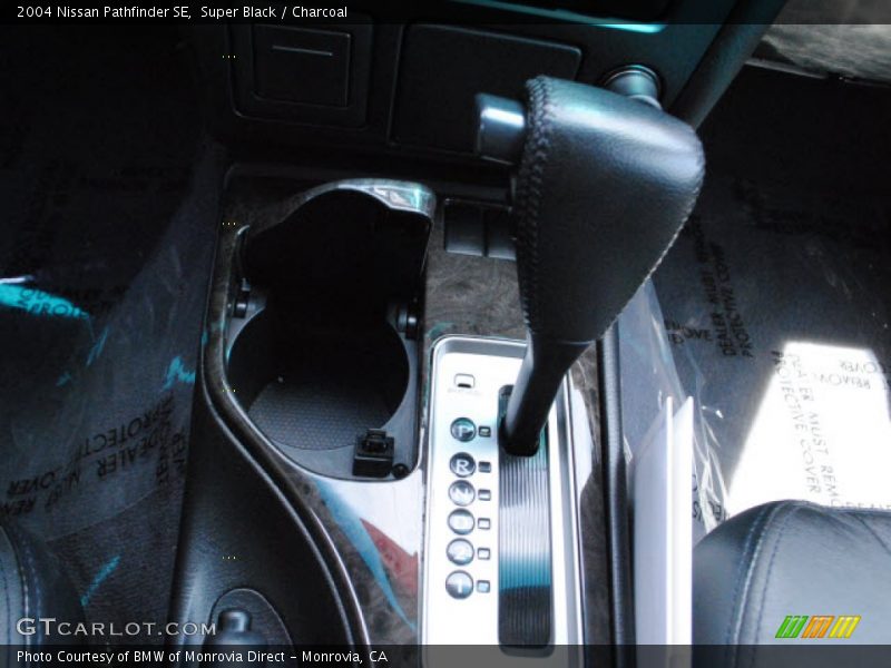 Super Black / Charcoal 2004 Nissan Pathfinder SE