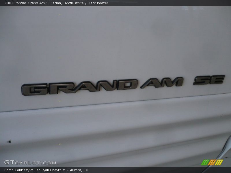Arctic White / Dark Pewter 2002 Pontiac Grand Am SE Sedan