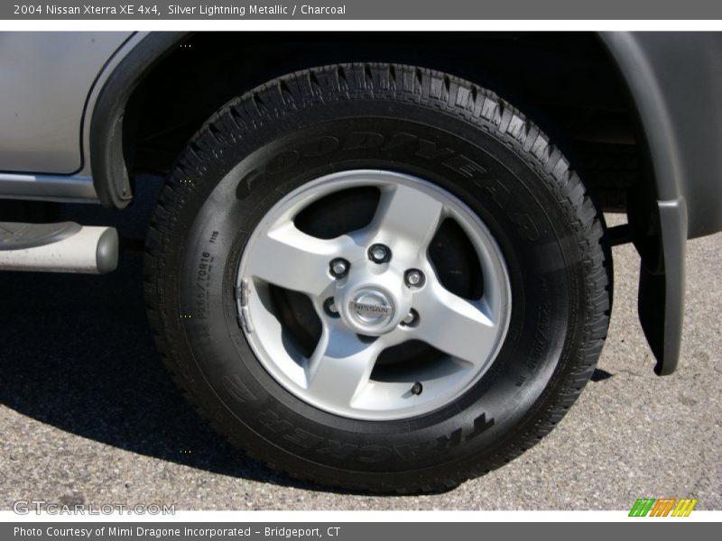 Silver Lightning Metallic / Charcoal 2004 Nissan Xterra XE 4x4