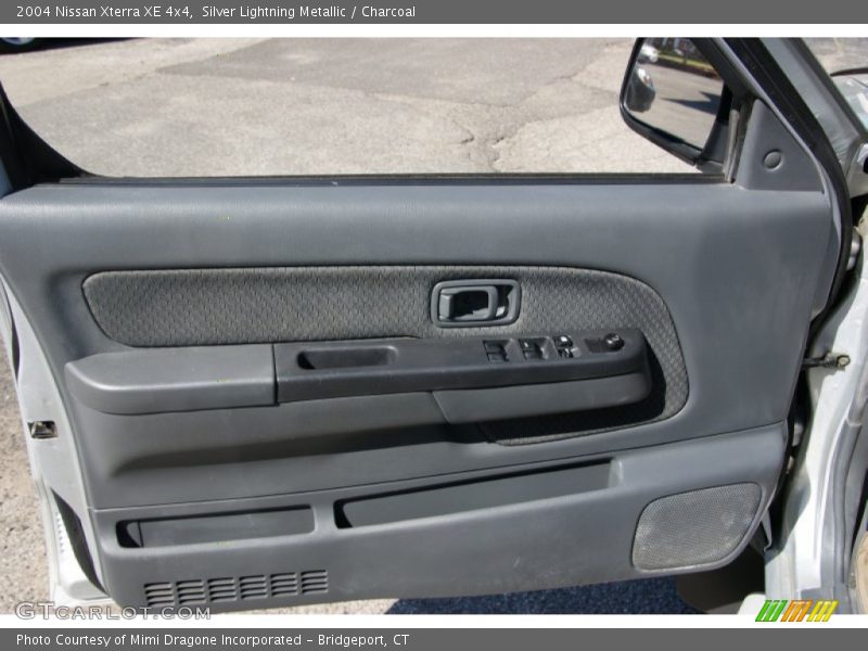 Silver Lightning Metallic / Charcoal 2004 Nissan Xterra XE 4x4