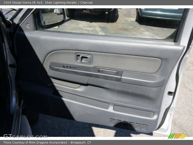 Silver Lightning Metallic / Charcoal 2004 Nissan Xterra XE 4x4