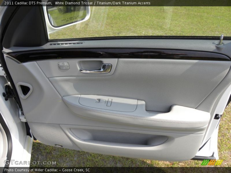 White Diamond Tricoat / Titanium/Dark Titanium Accents 2011 Cadillac DTS Premium