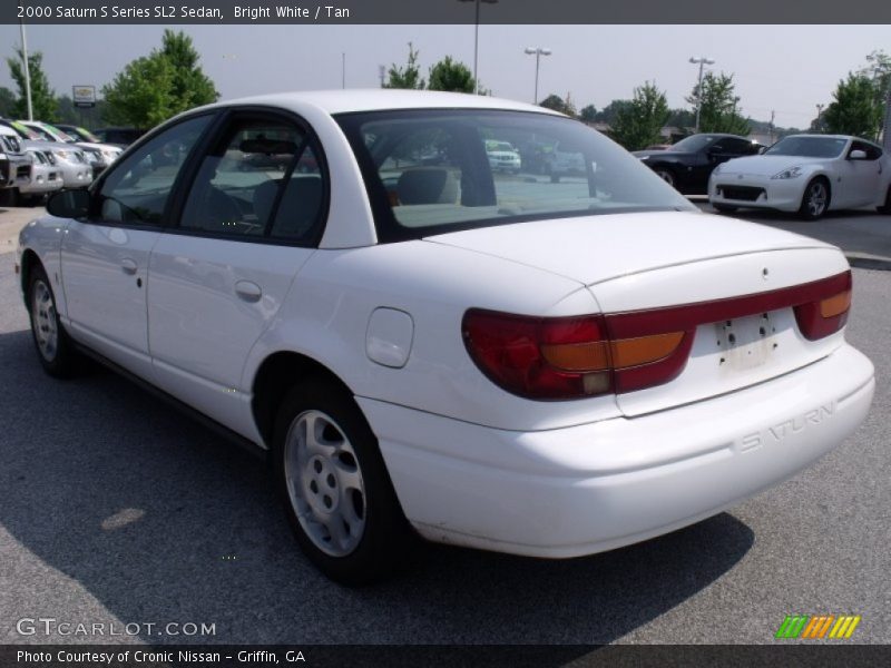 Bright White / Tan 2000 Saturn S Series SL2 Sedan