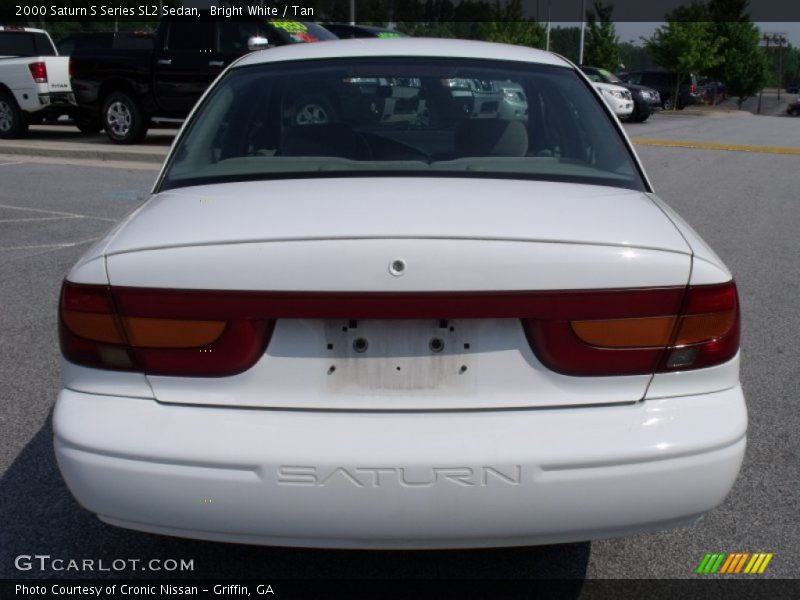Bright White / Tan 2000 Saturn S Series SL2 Sedan