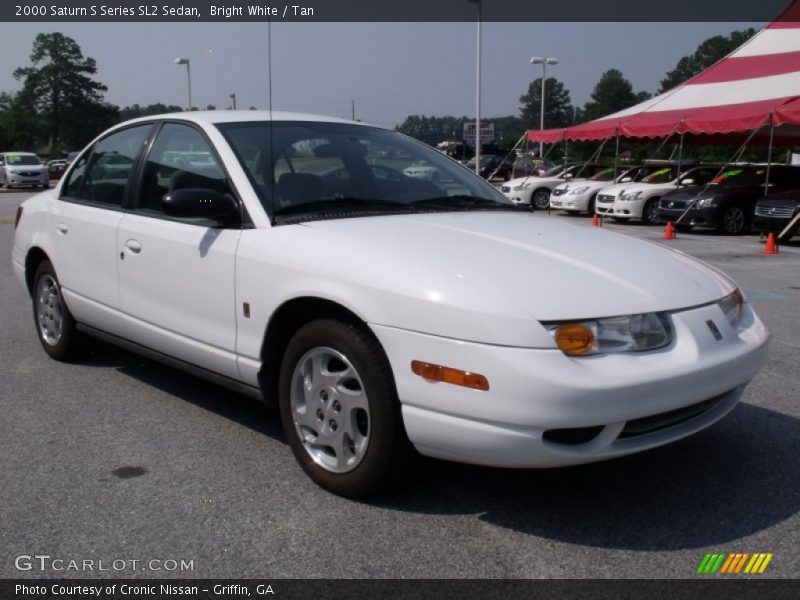 Bright White / Tan 2000 Saturn S Series SL2 Sedan