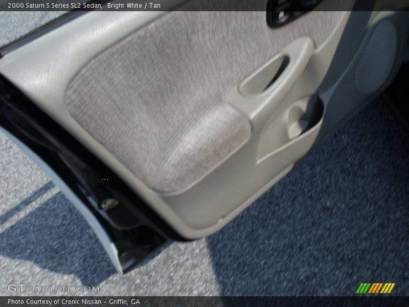 Bright White / Tan 2000 Saturn S Series SL2 Sedan