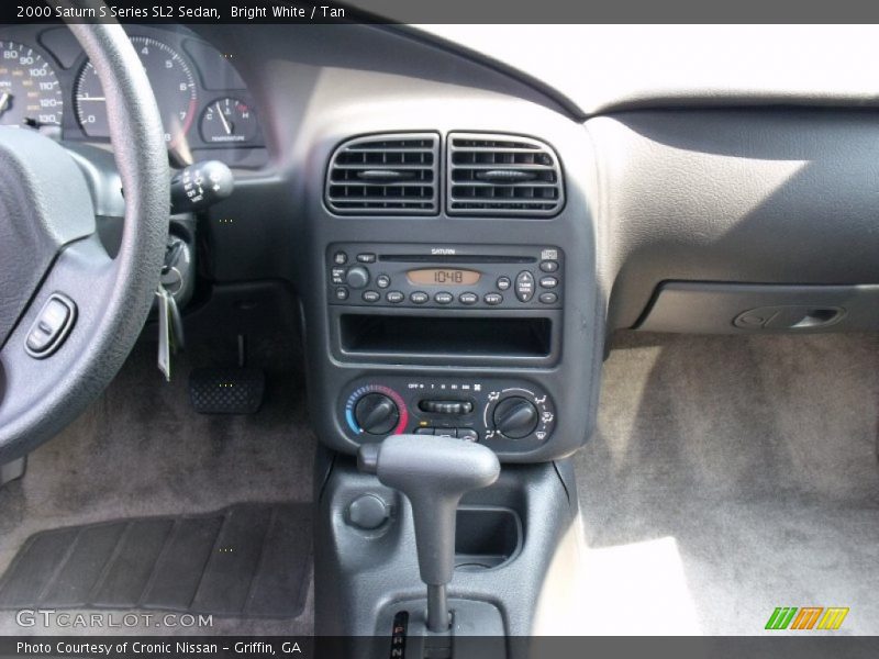 Bright White / Tan 2000 Saturn S Series SL2 Sedan