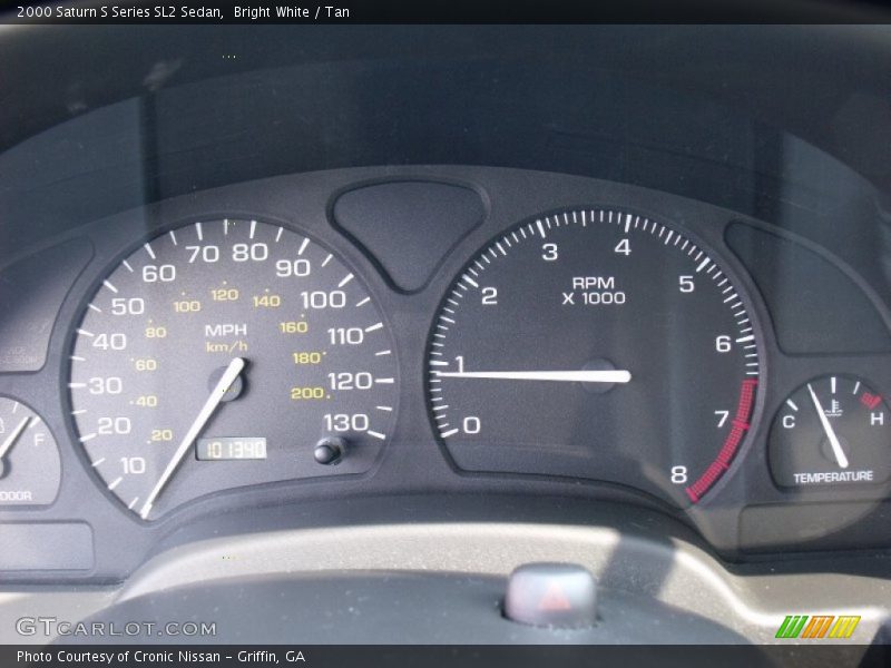 Bright White / Tan 2000 Saturn S Series SL2 Sedan