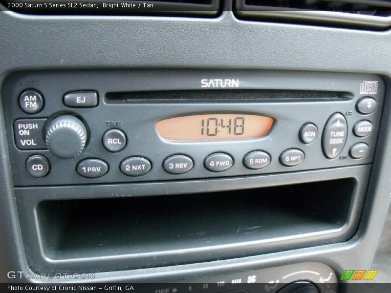 Bright White / Tan 2000 Saturn S Series SL2 Sedan