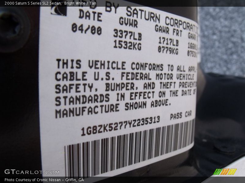 Bright White / Tan 2000 Saturn S Series SL2 Sedan