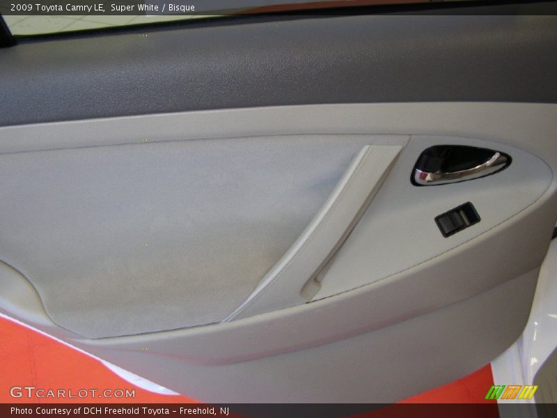 Super White / Bisque 2009 Toyota Camry LE