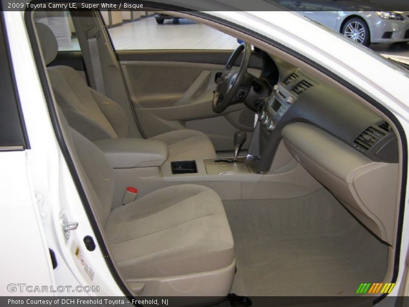 Super White / Bisque 2009 Toyota Camry LE